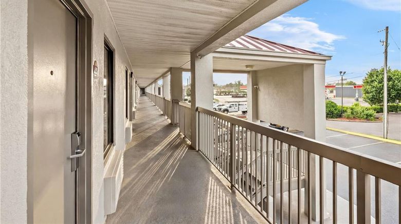 <b>Days Inn Bainbridge Exterior</b>. Images powered by <a href="https://iceportal.shijigroup.com/" title="IcePortal" target="_blank">IcePortal</a>.
