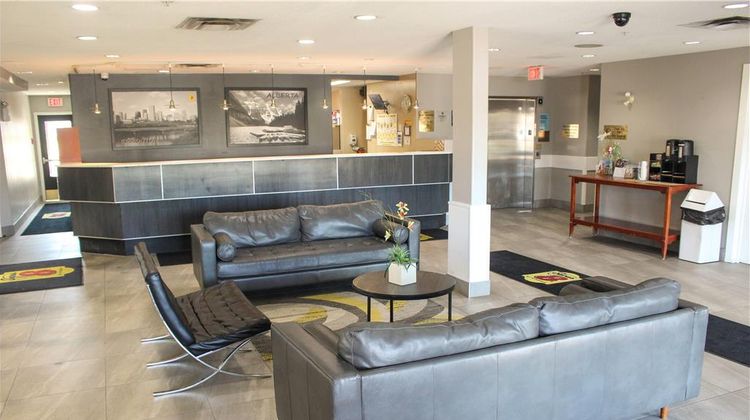 Super 8 Hotel Edmonton South Lobby