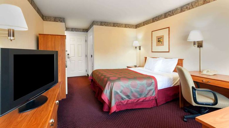 <b>Ramada SeaTac Airport North Room</b>. Images powered by <a href="https://iceportal.shijigroup.com/" title="IcePortal" target="_blank">IcePortal</a>.