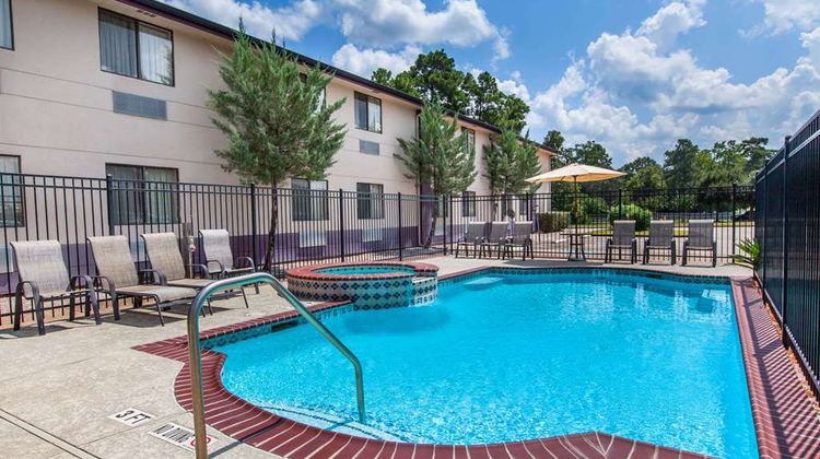 Super 8 Cleveland Pool