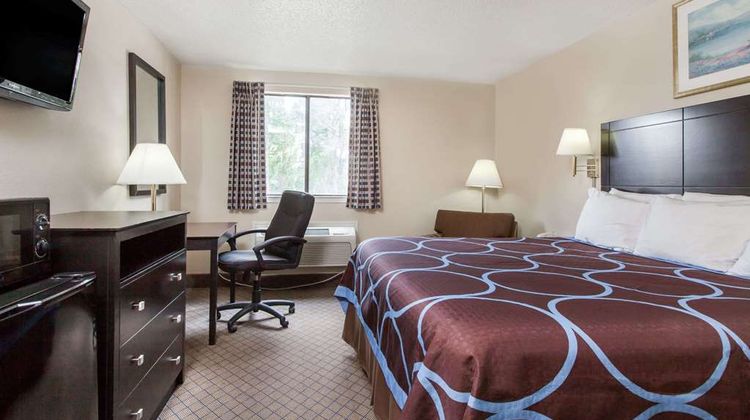 Super 8 Cleveland Room