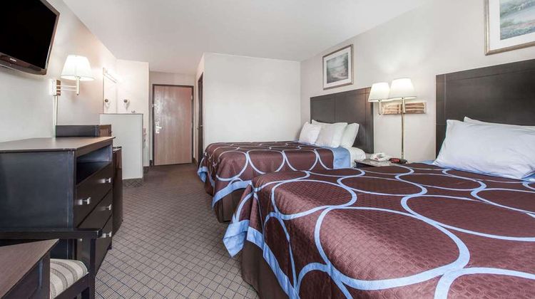 Super 8 Cleveland Room