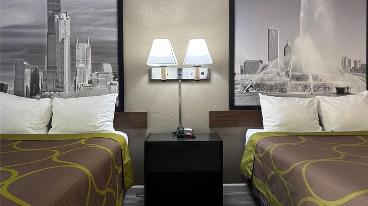 Super 8 Taylorville IL Room