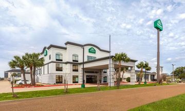Wingate by Wyndham Sulphur