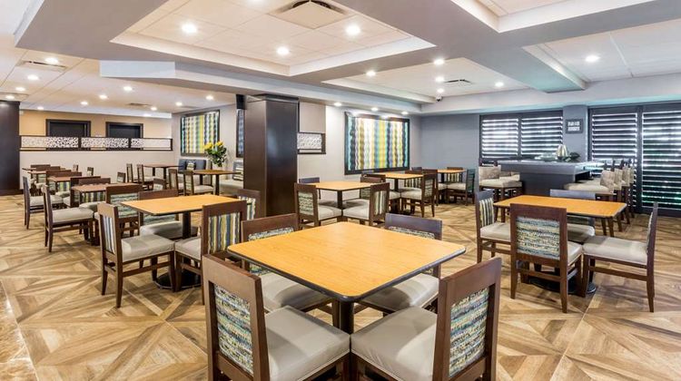 Wingate by Wyndham Convention Ctr Lobby