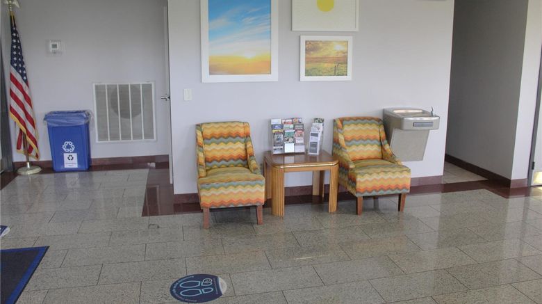 <b>Days Inn Franklin Lobby</b>. Images powered by <a href="https://iceportal.shijigroup.com/" title="IcePortal" target="_blank">IcePortal</a>.