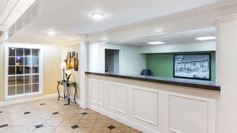 <b>Super 8 Tallulah Lobby</b>. Images powered by <a href="https://iceportal.shijigroup.com/" title="IcePortal" target="_blank">IcePortal</a>.