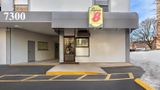 Super 8 Chicago Exterior