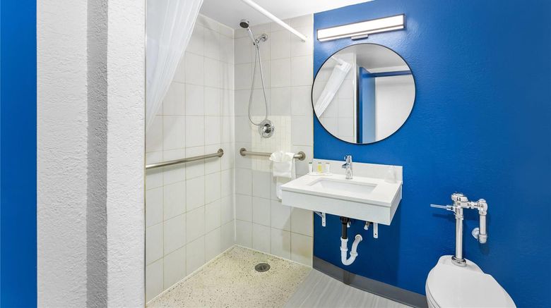 <b>Super 8 Chicago Room</b>. Images powered by <a href="https://iceportal.shijigroup.com/" title="IcePortal" target="_blank">IcePortal</a>.