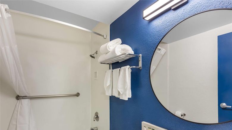 <b>Super 8 Chicago Room</b>. Images powered by <a href="https://iceportal.shijigroup.com/" title="IcePortal" target="_blank">IcePortal</a>.