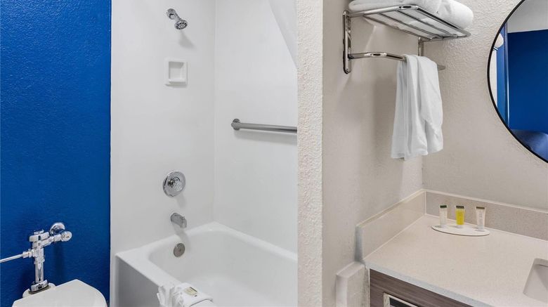 <b>Super 8 Chicago Room</b>. Images powered by <a href="https://iceportal.shijigroup.com/" title="IcePortal" target="_blank">IcePortal</a>.