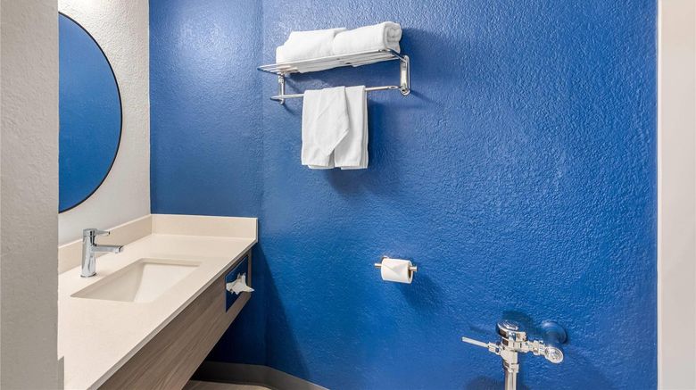 <b>Super 8 Chicago Room</b>. Images powered by <a href="https://iceportal.shijigroup.com/" title="IcePortal" target="_blank">IcePortal</a>.