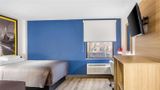 Super 8 Chicago Room