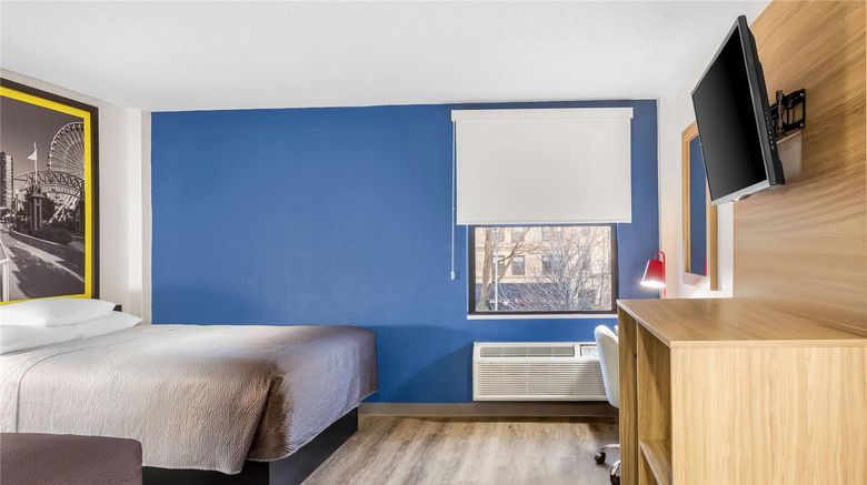 <b>Super 8 Chicago Room</b>. Images powered by <a href="https://iceportal.shijigroup.com/" title="IcePortal" target="_blank">IcePortal</a>.