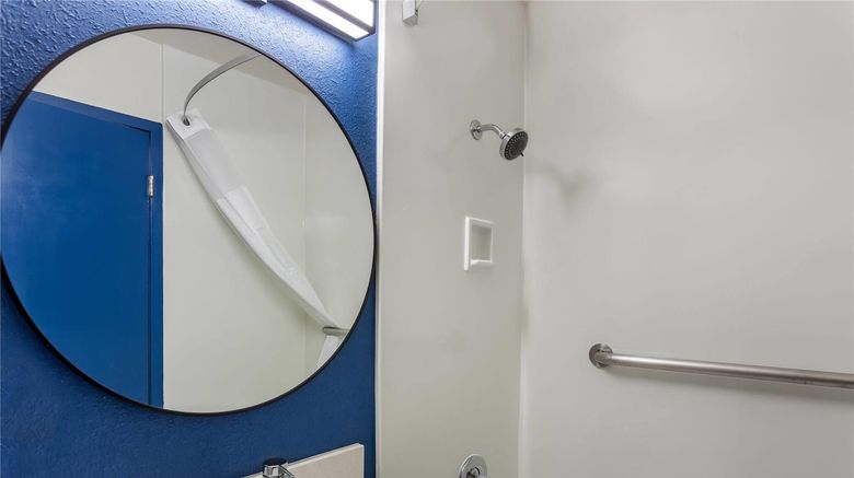 <b>Super 8 Chicago Room</b>. Images powered by <a href="https://iceportal.shijigroup.com/" title="IcePortal" target="_blank">IcePortal</a>.