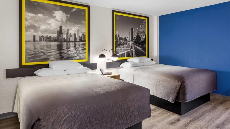 <b>Super 8 Chicago Room</b>. Images powered by <a href="https://iceportal.shijigroup.com/" title="IcePortal" target="_blank">IcePortal</a>.