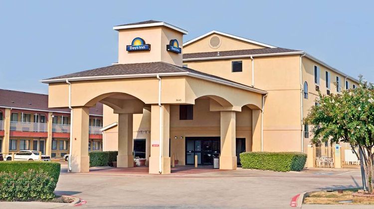 Days Inn Dallas Garland West Exterior