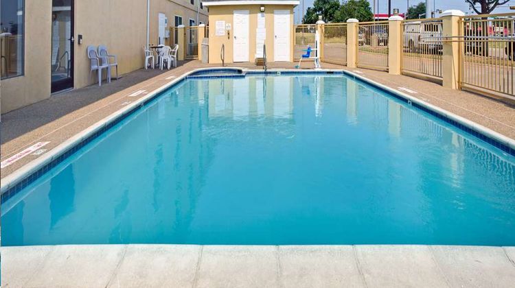 Days Inn Dallas Garland West Pool