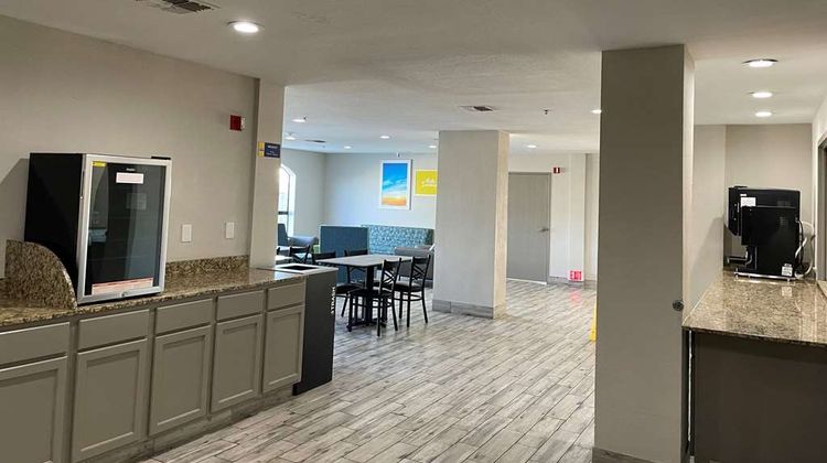 Days Inn Dallas Garland West Lobby