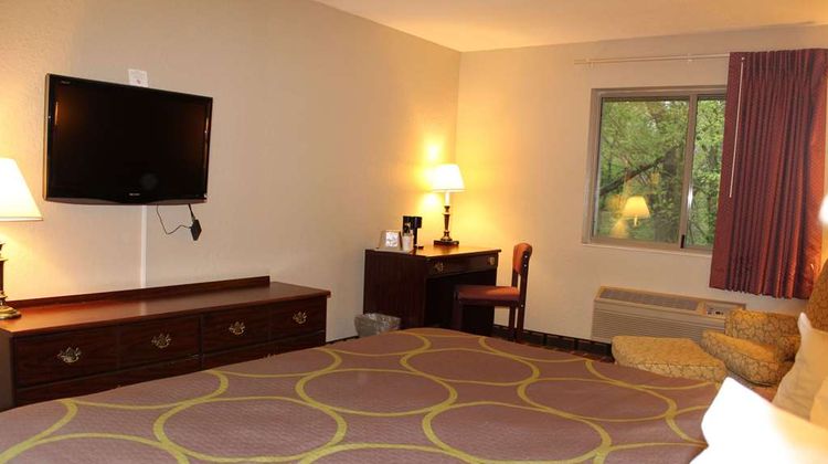 Super 8 Valparaiso Room