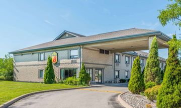 Super 8 Windsor