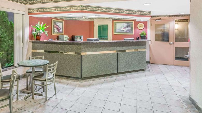 <b>Super 8 Windsor Lobby</b>. Images powered by <a href="https://iceportal.shijigroup.com/" title="IcePortal" target="_blank">IcePortal</a>.