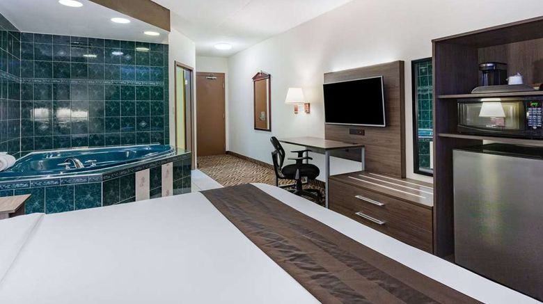 <b>Super 8 Windsor Suite</b>. Images powered by <a href="https://iceportal.shijigroup.com/" title="IcePortal" target="_blank">IcePortal</a>.