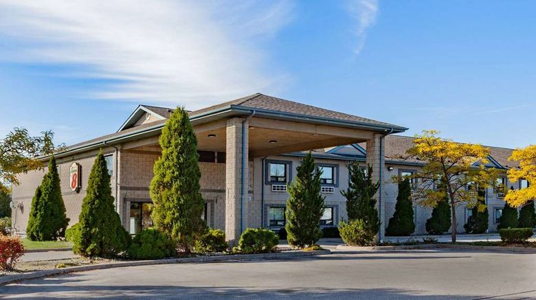 <b>Super 8 Windsor Exterior</b>. Images powered by <a href="https://iceportal.shijigroup.com/" title="IcePortal" target="_blank">IcePortal</a>.