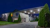 Super 8 Windsor Exterior