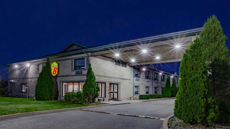 <b>Super 8 Windsor Exterior</b>. Images powered by <a href="https://iceportal.shijigroup.com/" title="IcePortal" target="_blank">IcePortal</a>.