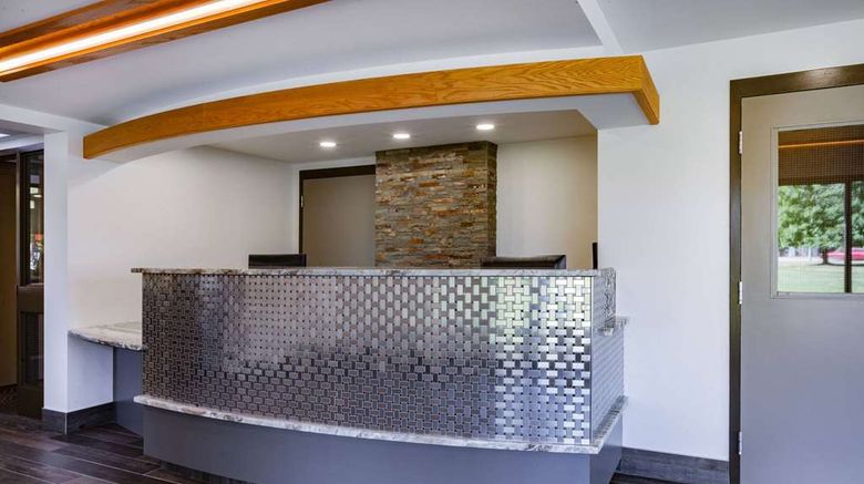 <b>Super 8 Windsor Lobby</b>. Images powered by <a href="https://iceportal.shijigroup.com/" title="IcePortal" target="_blank">IcePortal</a>.