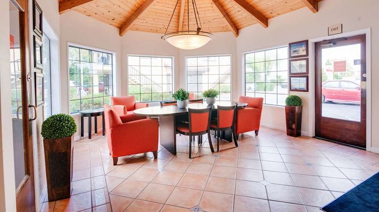 <b>Ramada by Wyndham Mountain View Lobby</b>. Images powered by <a href="https://iceportal.shijigroup.com/" title="IcePortal" target="_blank">IcePortal</a>.