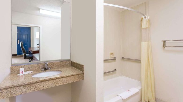 <b>Days Inn of Reidsville Room</b>. Images powered by <a href="https://iceportal.shijigroup.com/" title="IcePortal" target="_blank">IcePortal</a>.
