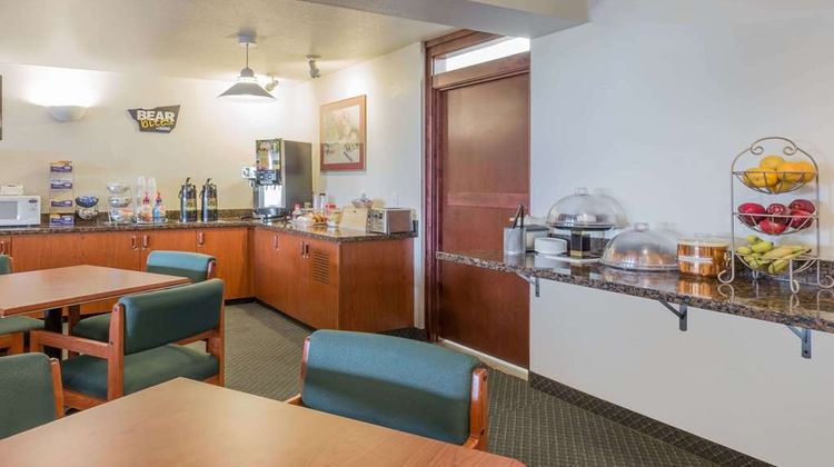 Travelodge Suites Newberg Lobby