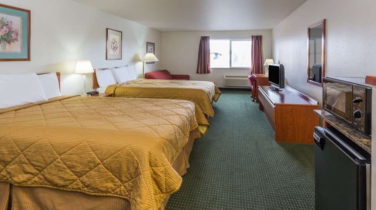Travelodge Suites Newberg Room