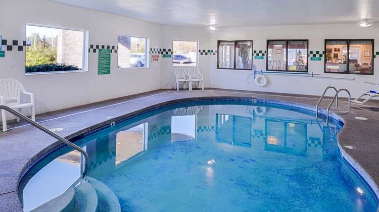 Travelodge Suites Newberg Pool