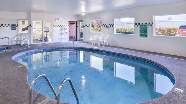 Travelodge Suites Newberg Pool