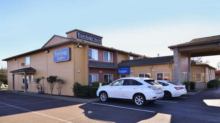 Travelodge Suites Newberg Exterior