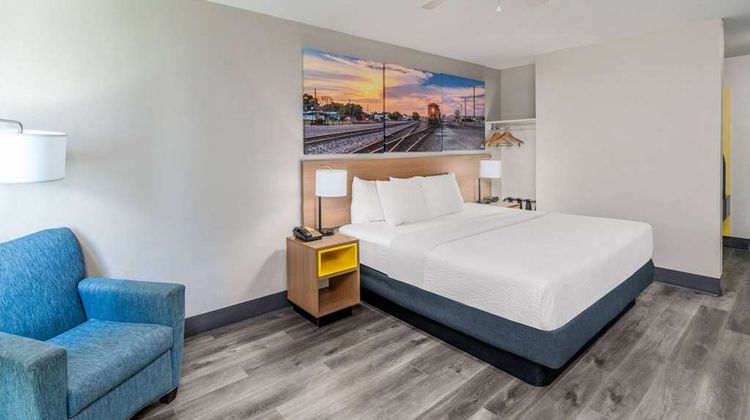 Days Inn Lamar Room