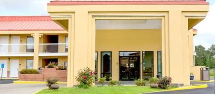 Super 8 Madison/Ridgeland Area Exterior