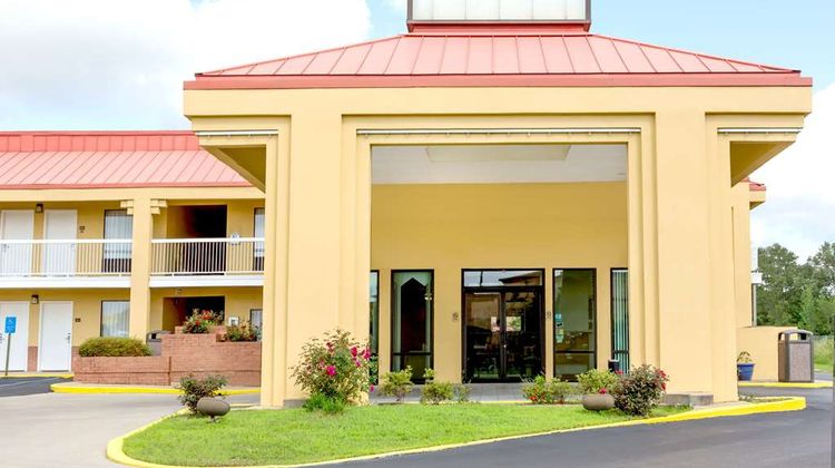 Super 8 Madison/Ridgeland Area Exterior