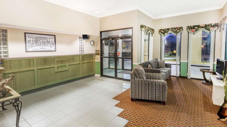 Super 8 Madison/Ridgeland Area Lobby