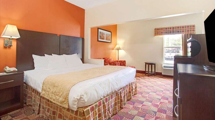 Days Inn & Suites Ridgeland Room