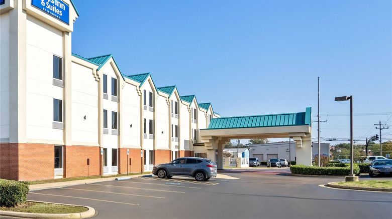 <b>Days Inn & Suites Ridgeland Exterior</b>. Images powered by <a href="https://iceportal.shijigroup.com/" title="IcePortal" target="_blank">IcePortal</a>.