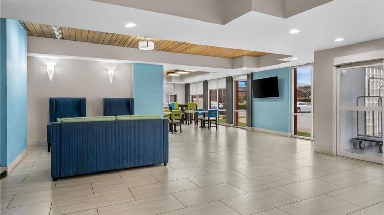 Days Inn & Suites Ridgeland Lobby