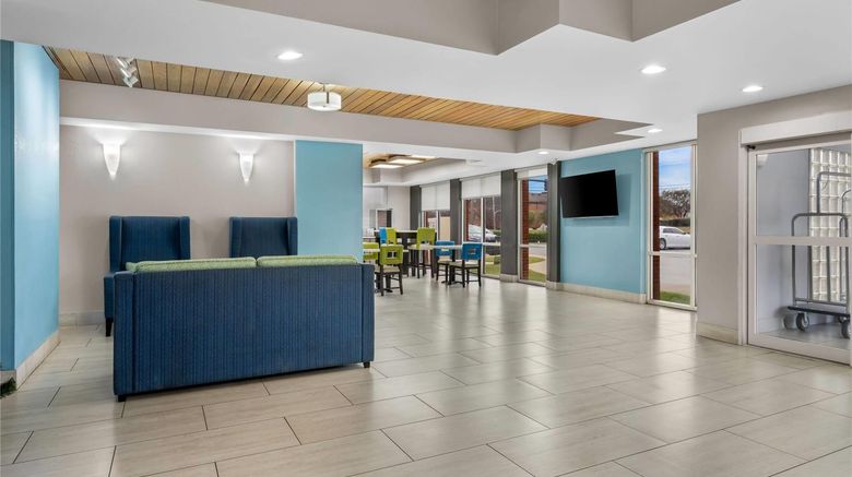 <b>Days Inn & Suites Ridgeland Lobby</b>. Images powered by <a href="https://iceportal.shijigroup.com/" title="IcePortal" target="_blank">IcePortal</a>.