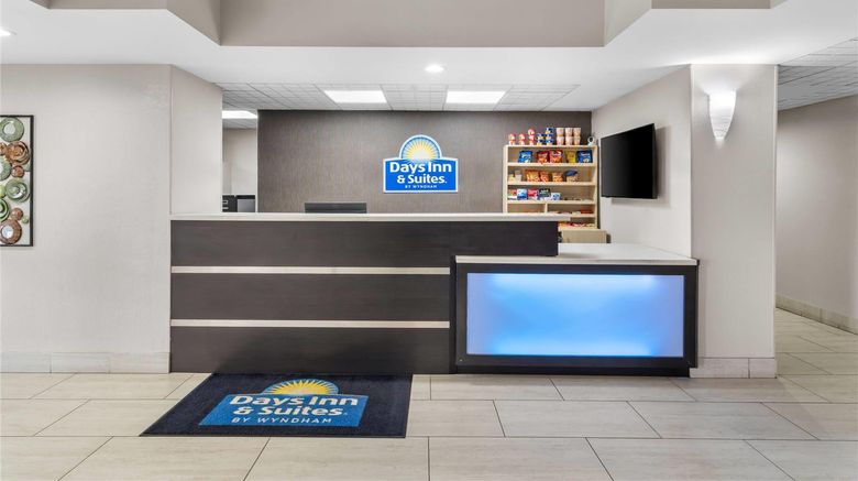 <b>Days Inn & Suites Ridgeland Lobby</b>. Images powered by <a href="https://iceportal.shijigroup.com/" title="IcePortal" target="_blank">IcePortal</a>.