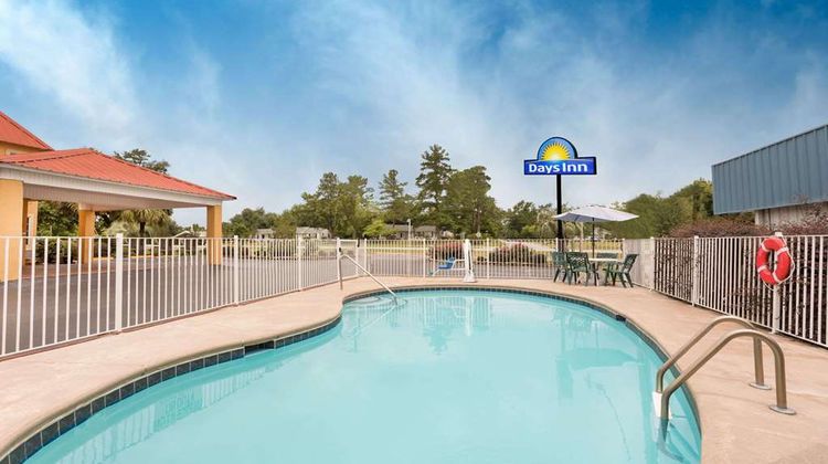 Days Inn by Wyndham Barnwell Pool