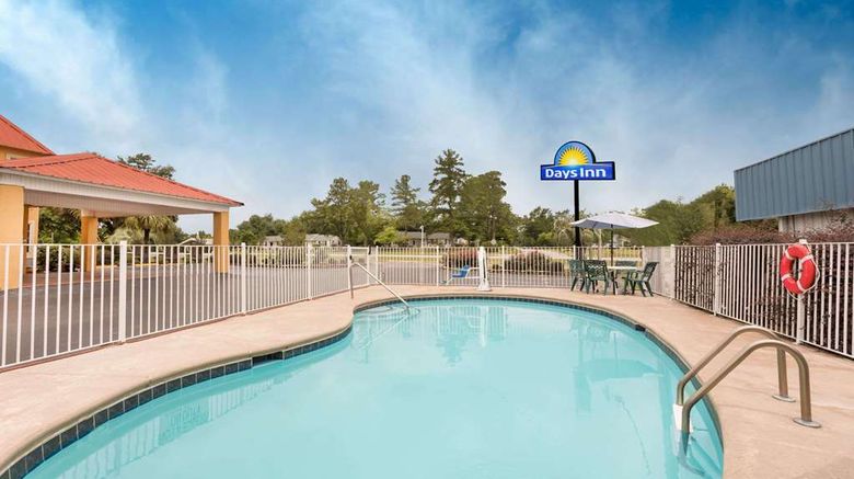 <b>Days Inn by Wyndham Barnwell Pool</b>. Images powered by <a href="https://iceportal.shijigroup.com/" title="IcePortal" target="_blank">IcePortal</a>.