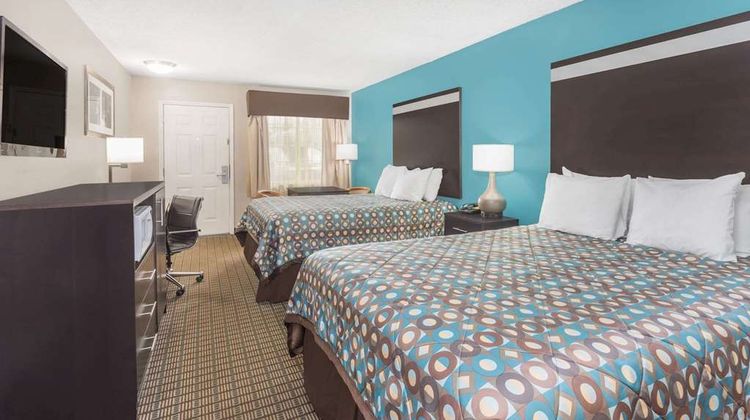 Days Inn by Wyndham Barnwell Room